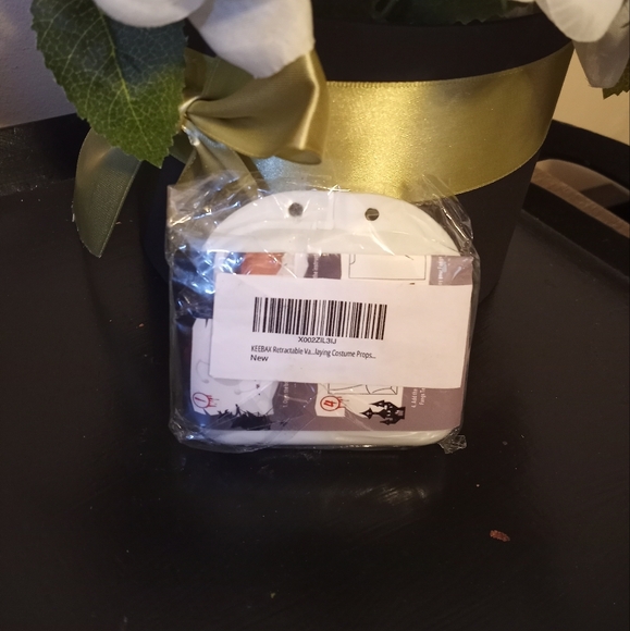 Vampire Retractable Zombie Fangs, Halloween Creepy Reusable Plastic Adult Fangs - Picture 6 of 7